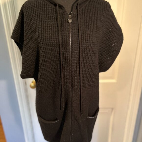 St. John Cashmere Black Knit Hooded Cardigan Sweater, Short Sleeves, Sz Small - Picture 4 of 9